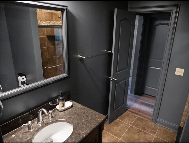 Building Photo - 7 Pleasant View Ln