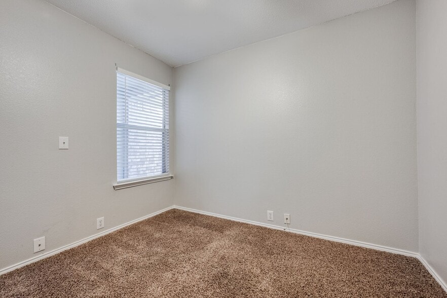 Building Photo - 4313 Sonoma Dr