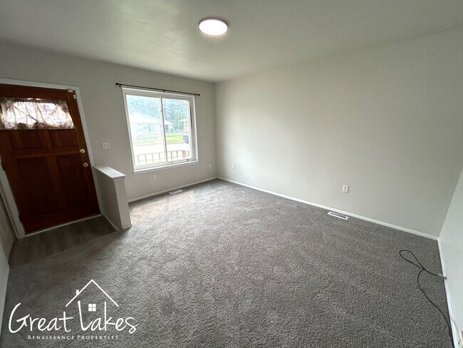 Building Photo - Beautiful 3 Bedroom 1 Bathroom now available for rent!