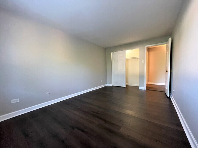 Building Photo - 8816 Briar Ct