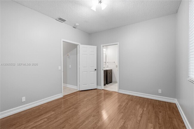 Building Photo - 849 Crestview Cir