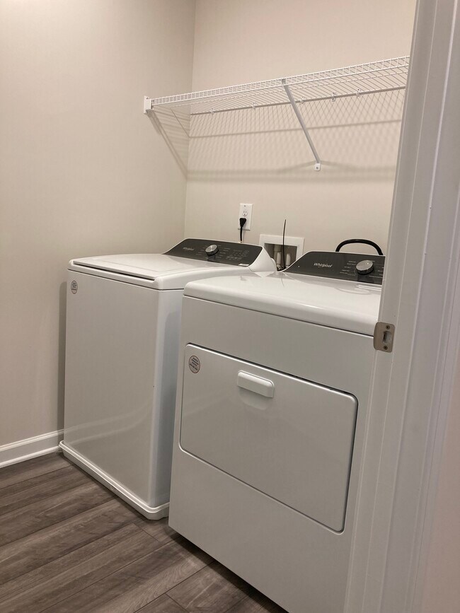 Building Photo - 354 Timberland Ave