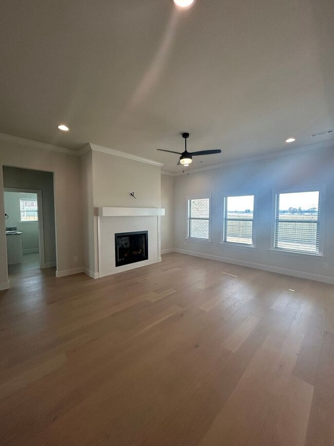 Building Photo - Beautiful Modern Home in Pea Ridge!