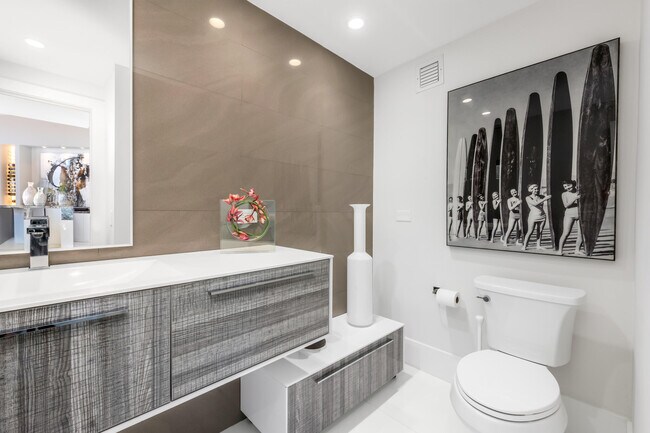 Building Photo - 3521 Glenwood Ct