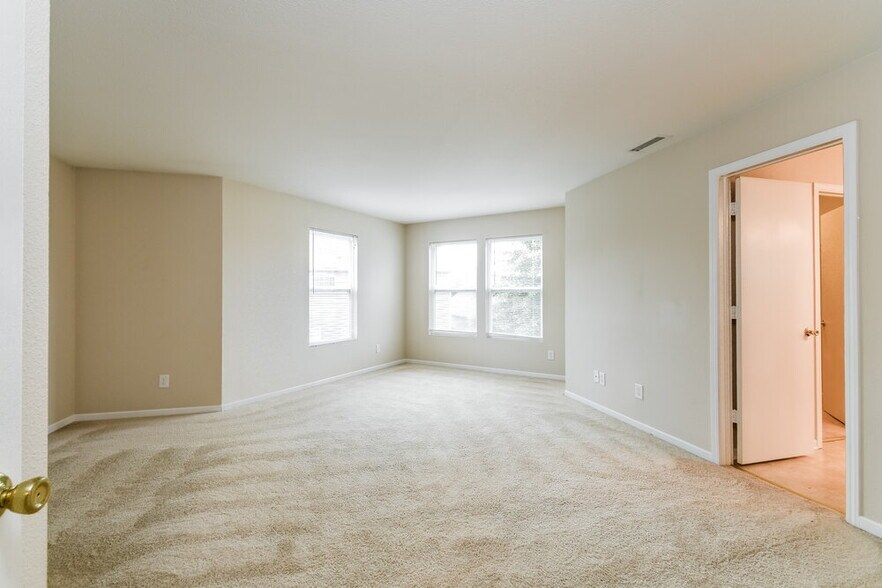 Building Photo - 15433 Destination Dr