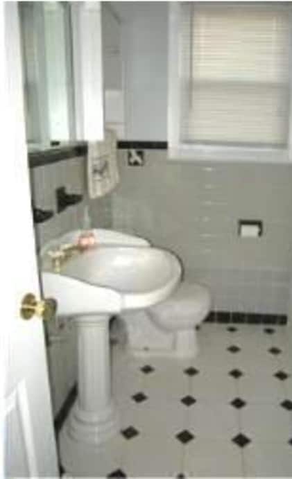 Building Photo - 5319 Frosthoffer Ave