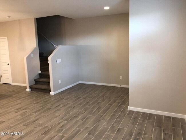 Building Photo - 594 W Westchester Ave