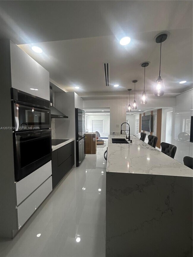 Building Photo - 464 Minola Dr