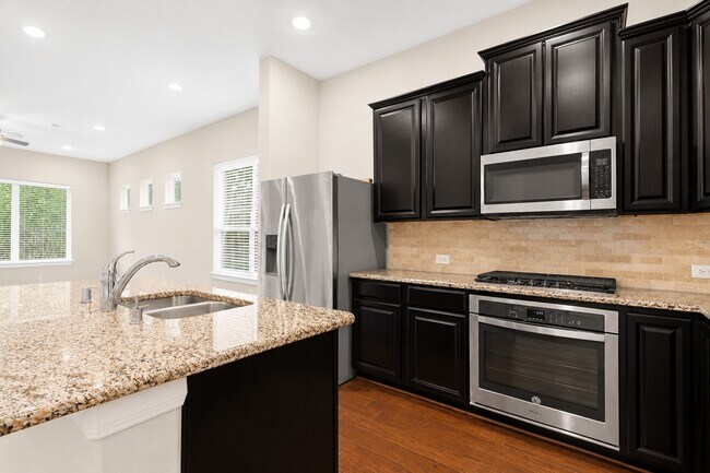 Building Photo - 22503 Miramar Bend Dr