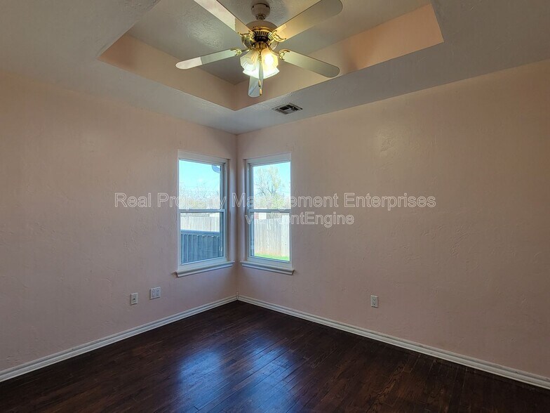 Building Photo - 4205 SE 47th St