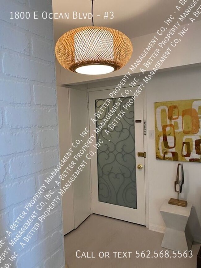 Building Photo - Historic FULLY FURNISHED Mid-Century Moder...