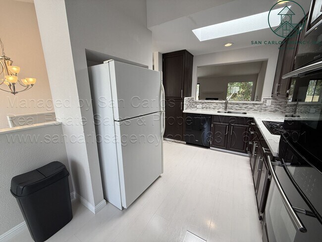 Building Photo - Spacious & Updated Two Bedroom Downtown Monterey Condominium