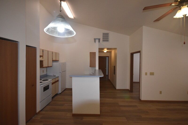 Building Photo - 10601 Cunot-Cataract Rd