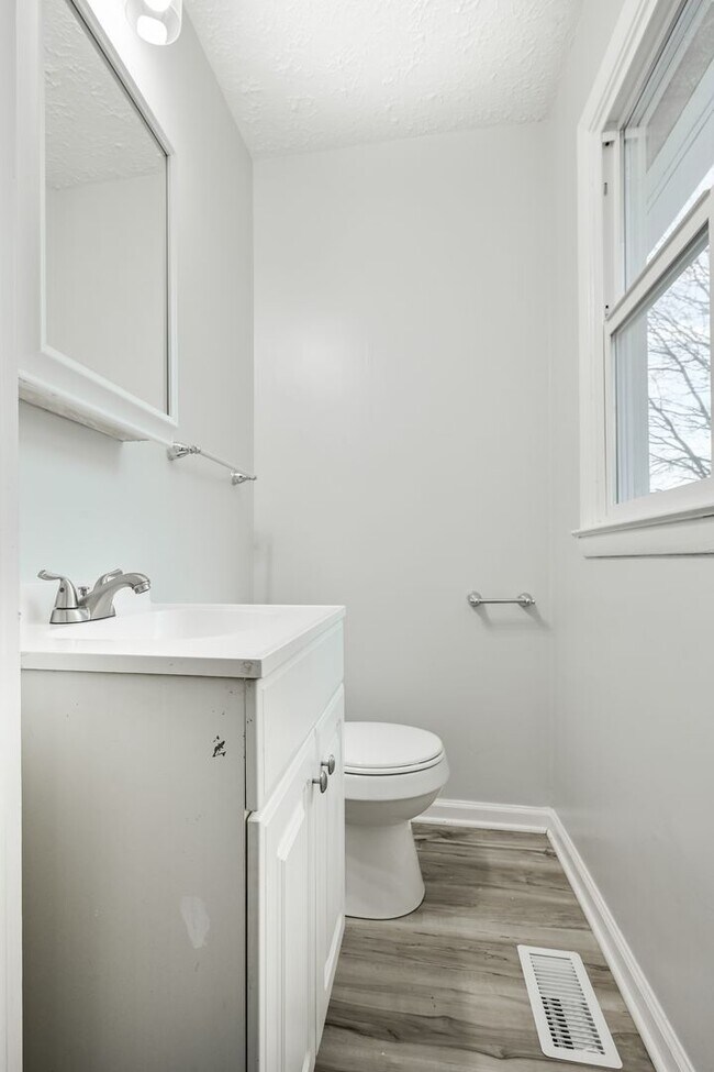 Building Photo - Check out this beautiful and spacious home.  Located in Irvington with access to Warren Twp schools.
