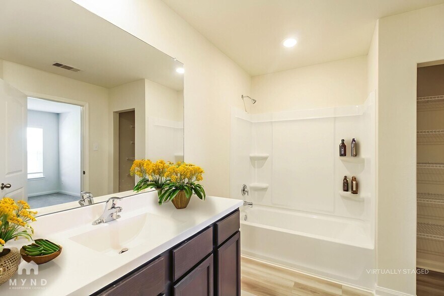 Building Photo - 26848 Steinbeck Dr