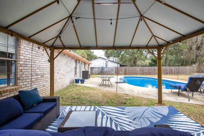 Building Photo - 5850 Princeton Dr