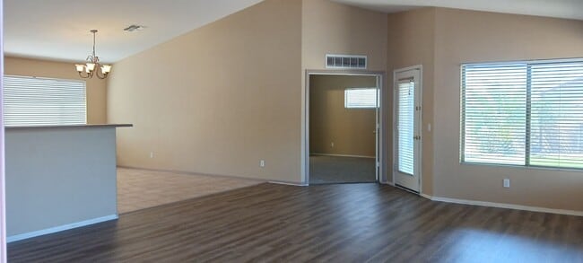 Building Photo - Warm, Inviting 3 Bed / 2 Bath Home in Surp...