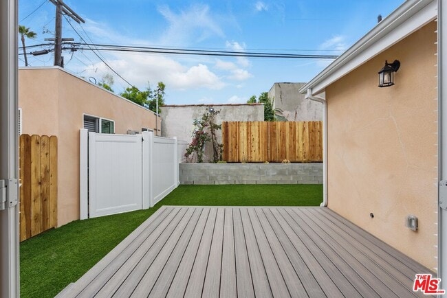 Building Photo - 1349 S Curson Ave