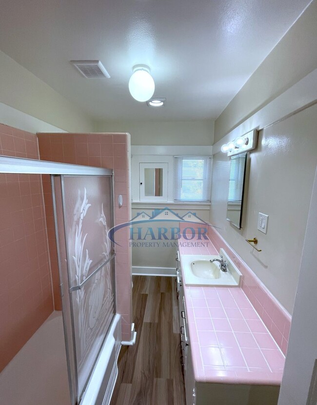 Building Photo - Beautiful 3-Bedroom Home with Spacious Liv...