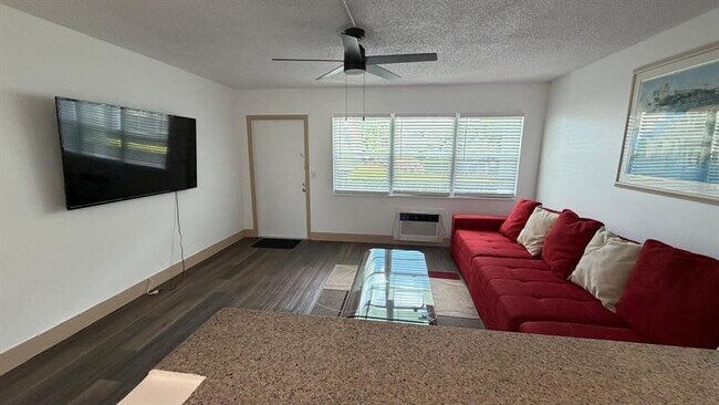 Building Photo - 102 Westbury E