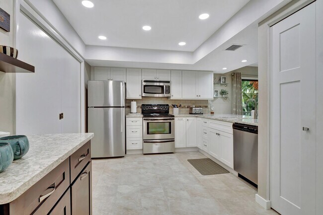 Building Photo - 16436 Timberlakes Dr