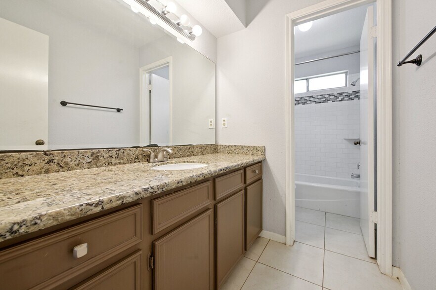 Building Photo - 10415 Eagle Glen Dr