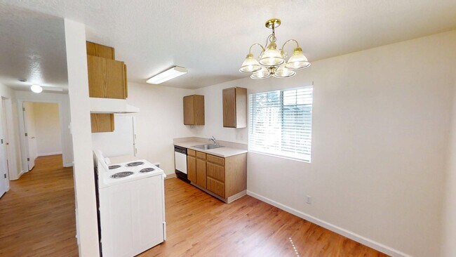 Building Photo - 618 NE 93rd Ave