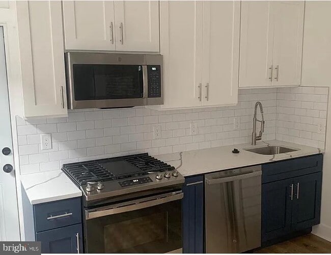 Building Photo - 2124 E Somerset St