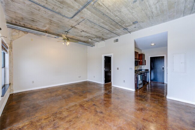 Building Photo - 2205 McKinney St