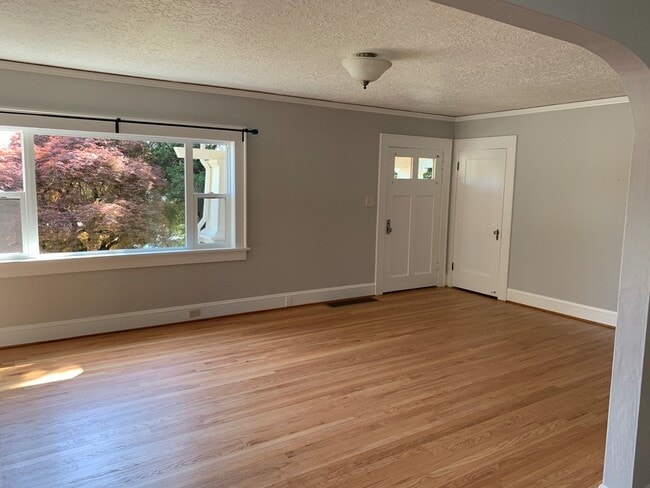 Building Photo - 2bed/1 Bath Bungalow in Rose City/Alameda