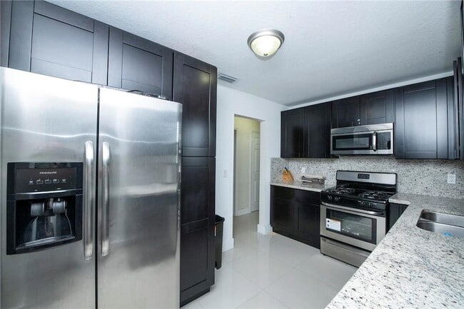 Building Photo - 3322 McKinley St