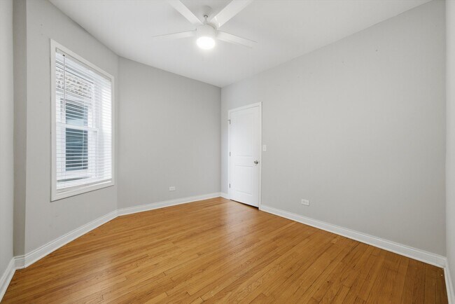 Building Photo - 5039 W Cullom Ave
