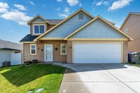 Building Photo - Spacious 3 Bed, 2.5 Bath Home in Spokane V...