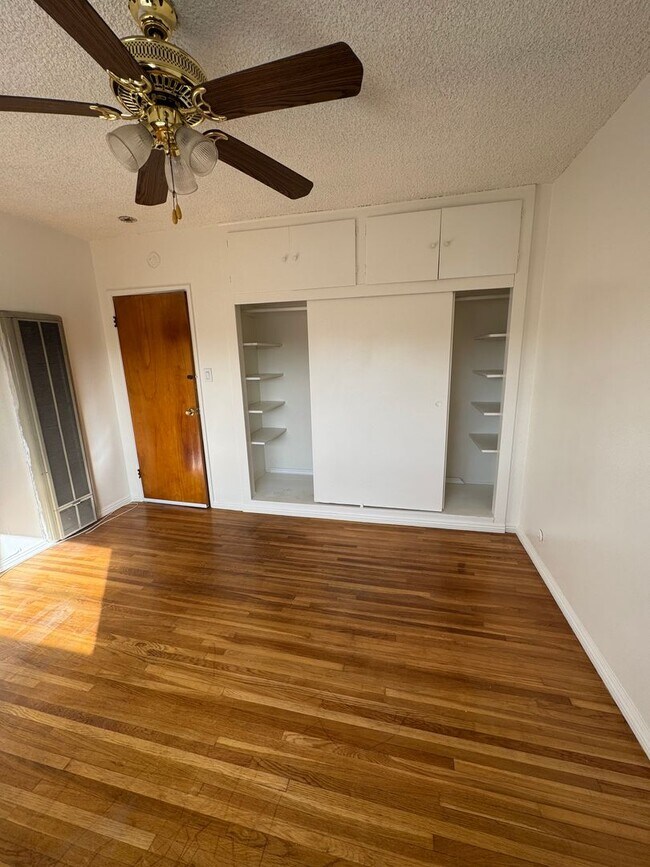 Building Photo - 624-624 W Riggin St