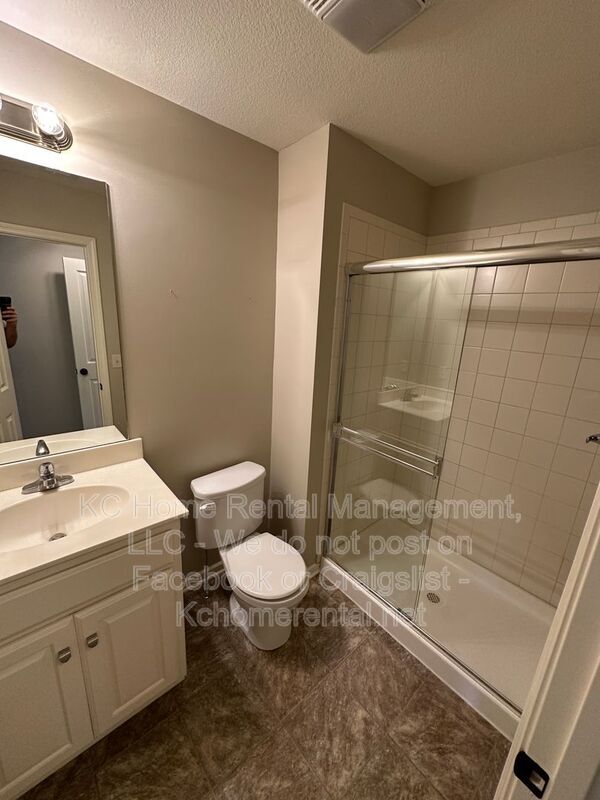 Building Photo - 8608 W 165th St