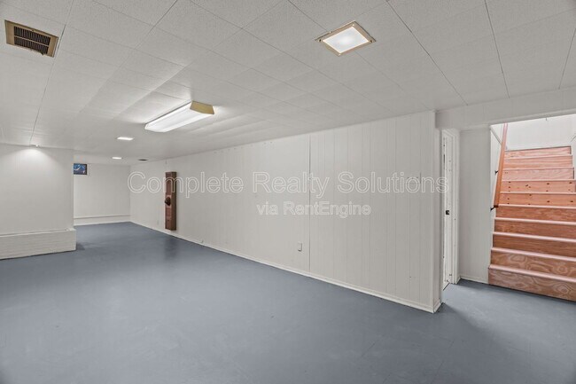 Building Photo - 560 Bardot Dr