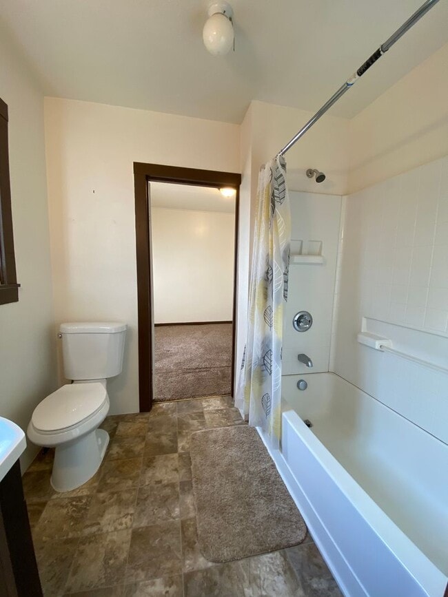 Building Photo - 1994 Esperanza Ave