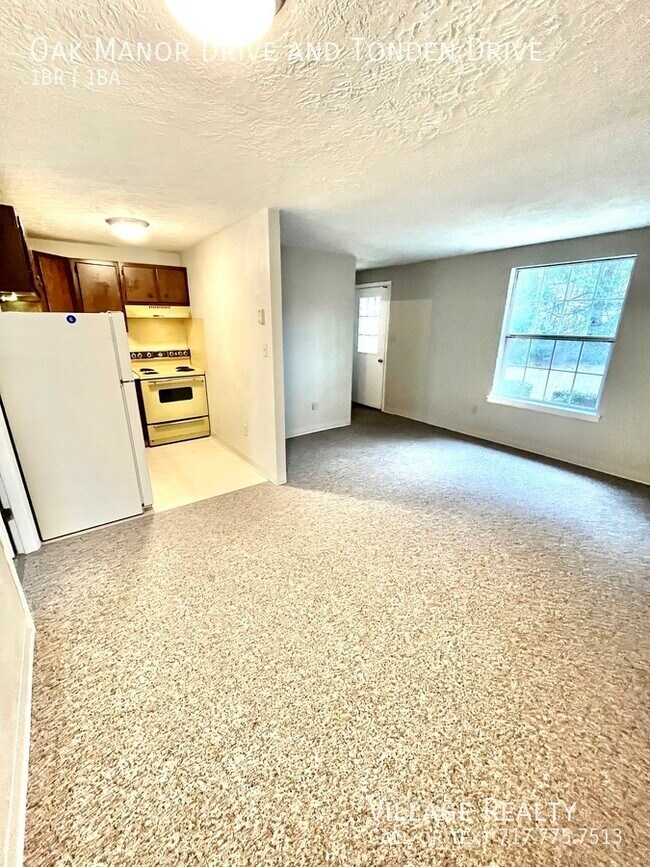Building Photo - FEW STEPS, No one above or below! Cozy 1-B...