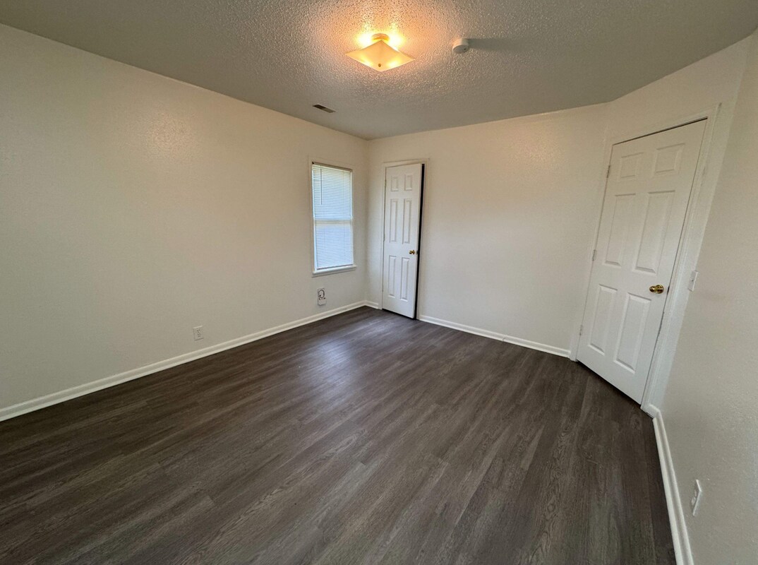 Building Photo - 209 Commercial St