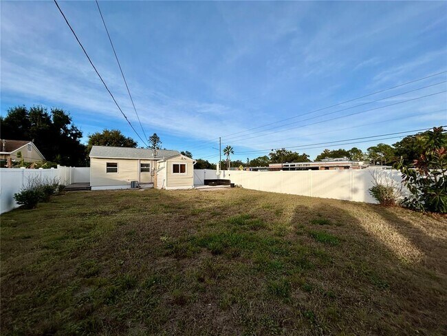 Building Photo - 6100 4th Ave S