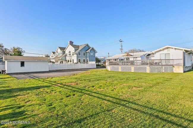 Building Photo - 65 Seaview Ave