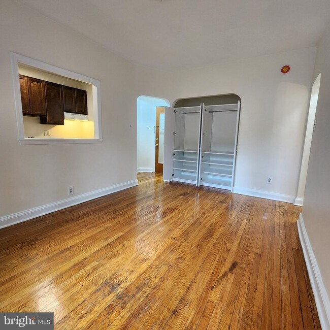Building Photo - 400 W Hortter St
