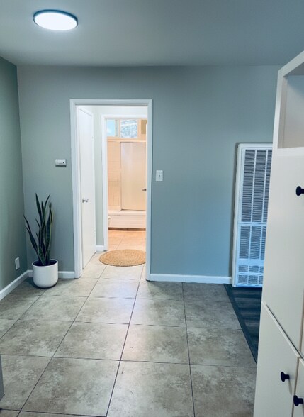 Building Photo - 6638 MacArthur Blvd