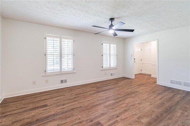 Building Photo - 9630 Pine Thicket Way