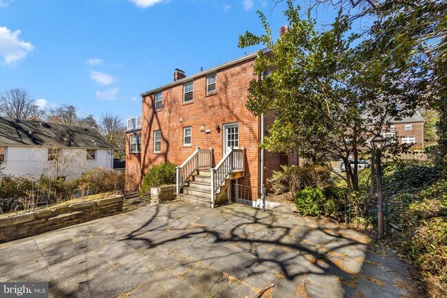 Building Photo - 2355 N Quincy St