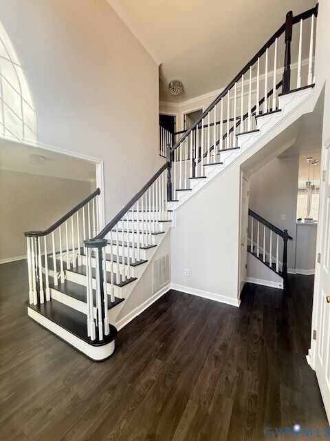 Building Photo - 9379 Roseland Ct