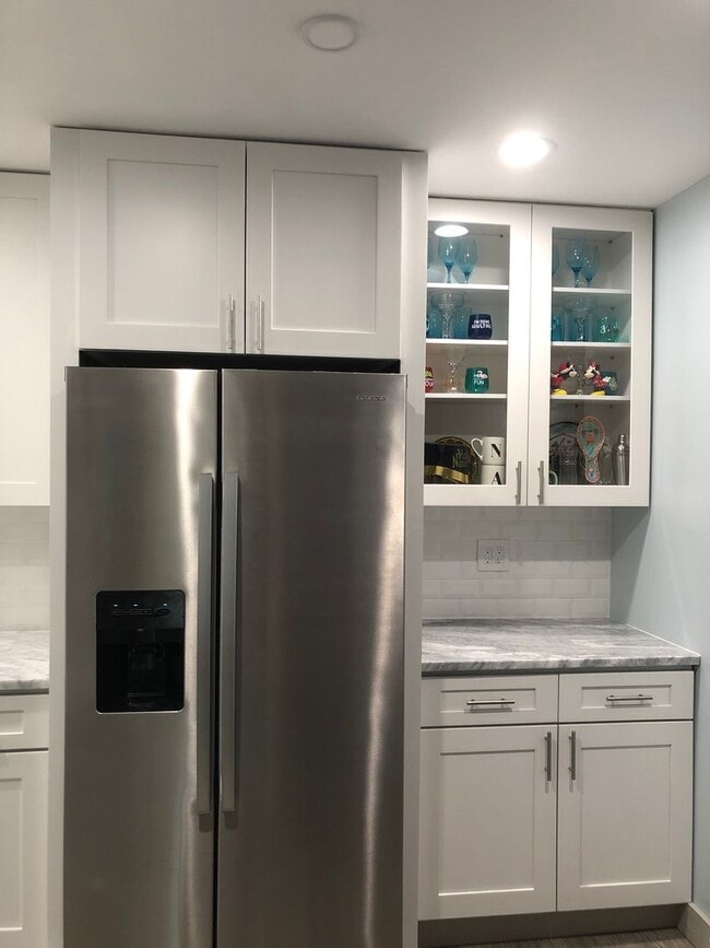 Building Photo - EASTWOOD SHORES TOWNHOUSE