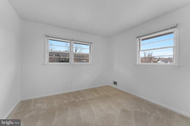 Building Photo - 12 Earlybird Ave