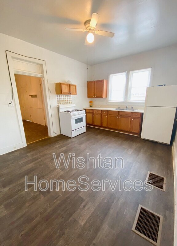 Primary Photo - 236 W Washington St