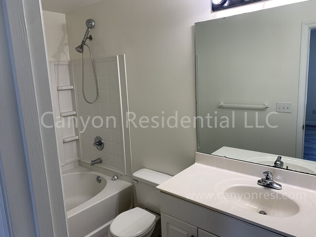 Building Photo - Recently Renovated!! Beautiful 2 bedroom with den!!